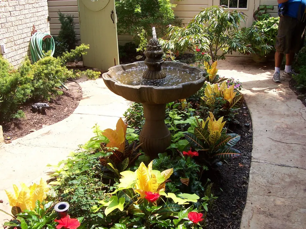 Pondless waterfalls & fountains by Giant Landscape
